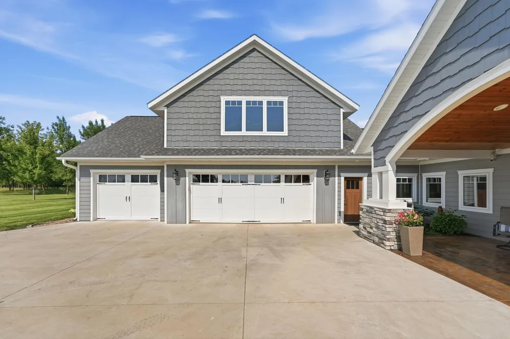 8382 198th Avenue NE New London, MN 56273