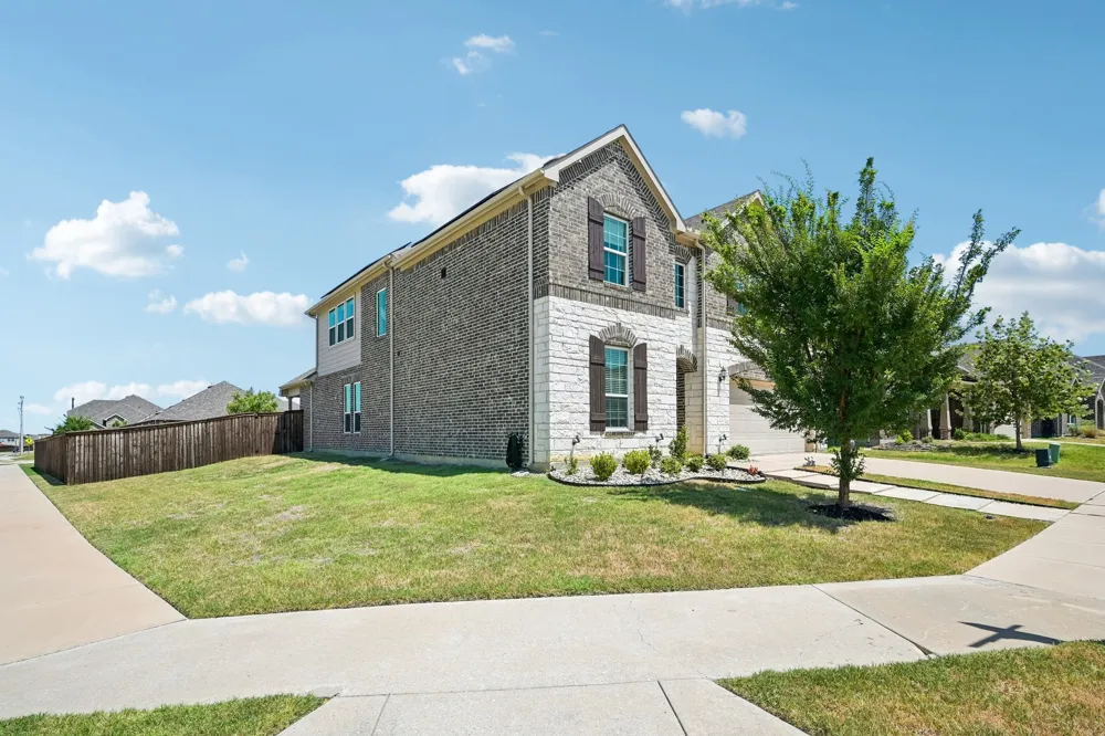 2801 RYDER LANE Aubrey, TX 76227