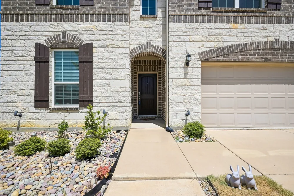 2801 RYDER LANE Aubrey, TX 76227