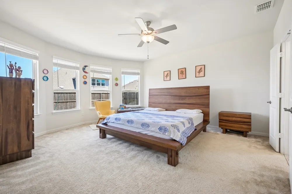 2801 RYDER LANE Aubrey, TX 76227