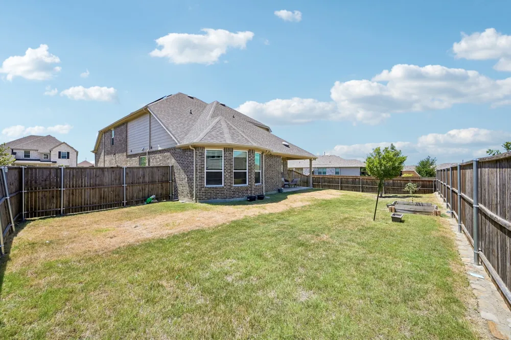 2801 RYDER LANE Aubrey, TX 76227