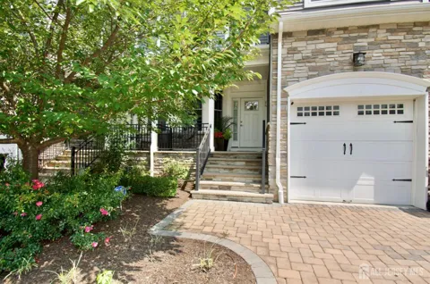 61 McCormick Avenue S