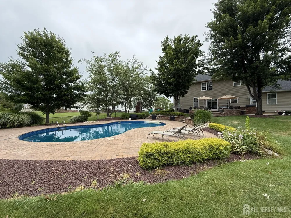 27 Mitchell Drive Monroe, NJ 08831
