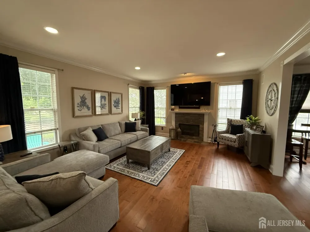 27 Mitchell Drive Monroe, NJ 08831