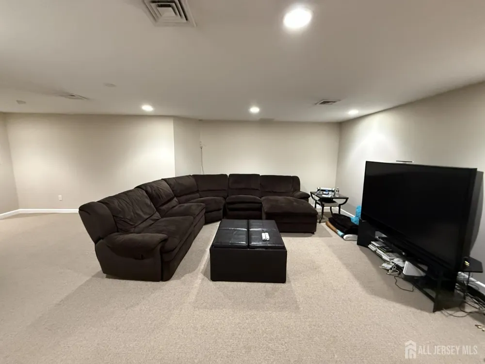 27 Mitchell Drive Monroe, NJ 08831