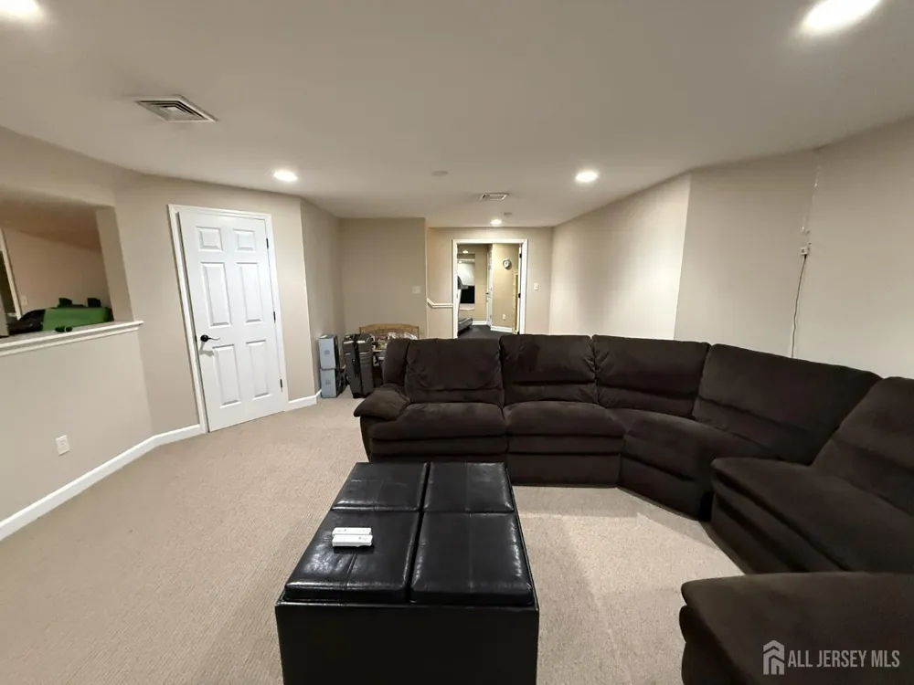 27 Mitchell Drive Monroe, NJ 08831