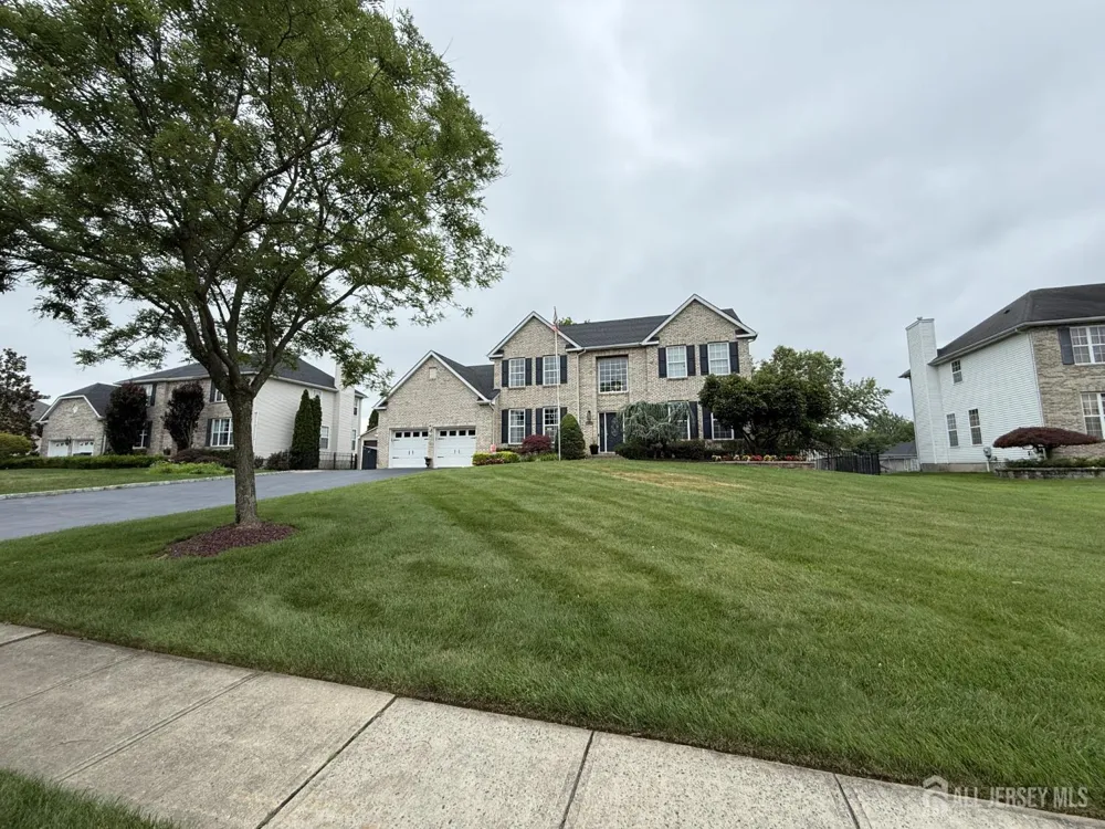 27 Mitchell Drive Monroe, NJ 08831