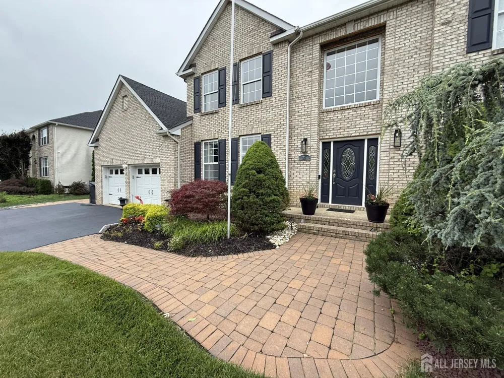 27 Mitchell Drive Monroe, NJ 08831