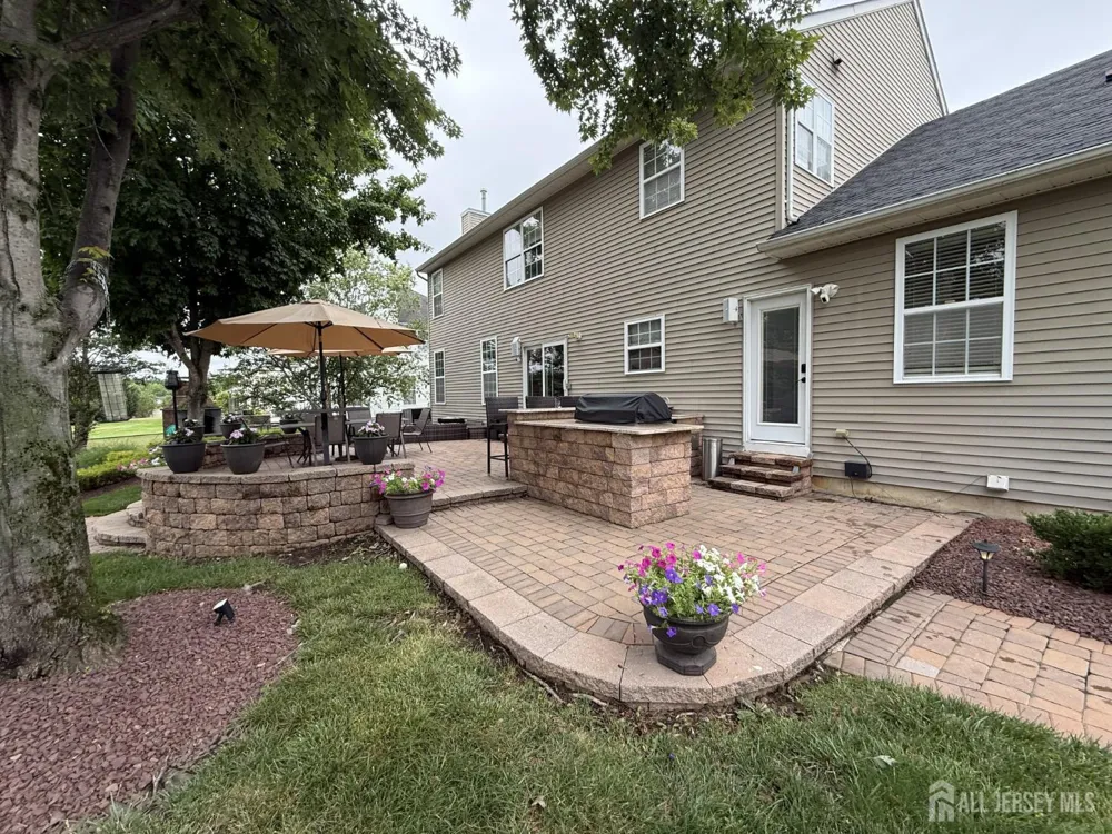 27 Mitchell Drive Monroe, NJ 08831
