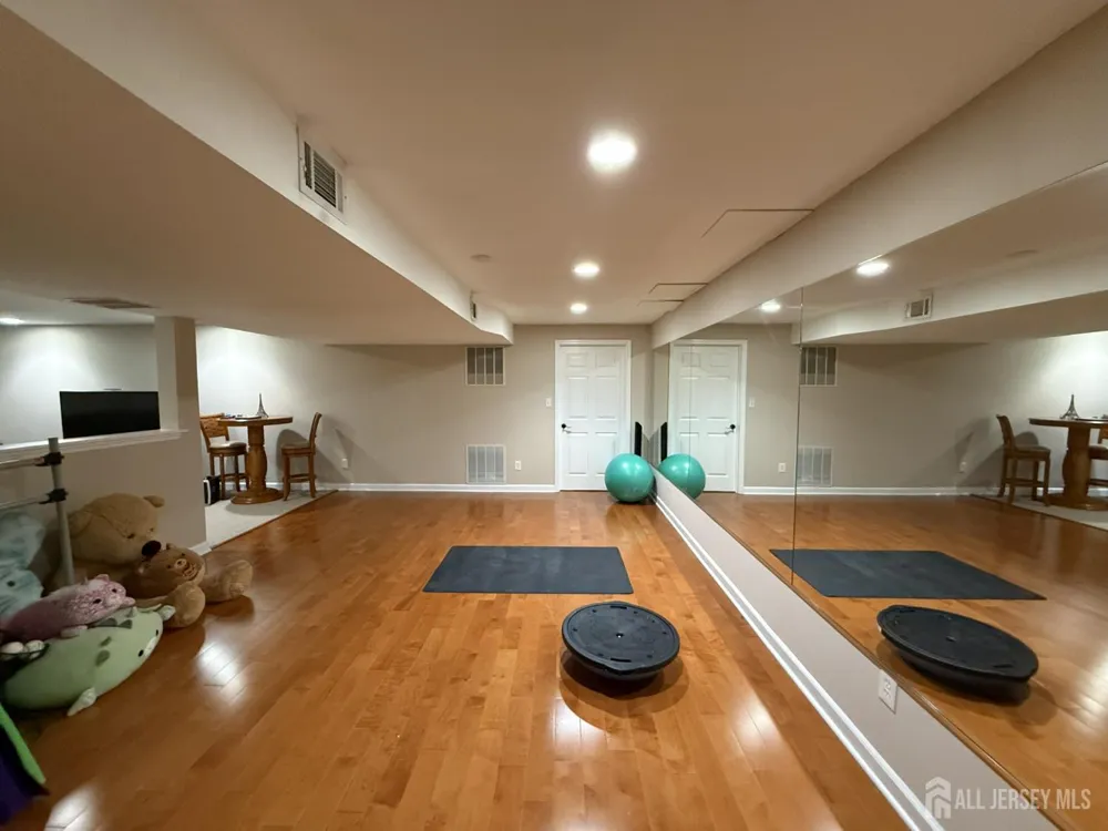 27 Mitchell Drive Monroe, NJ 08831