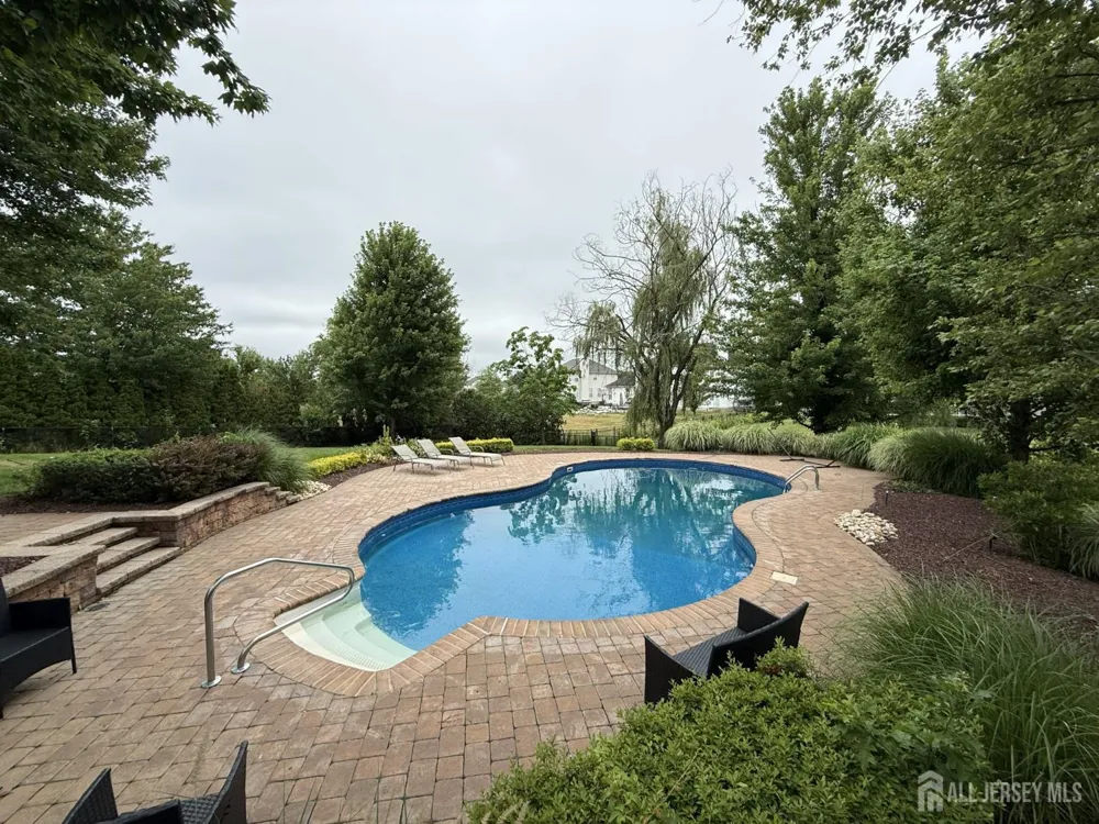 27 Mitchell Drive Monroe, NJ 08831
