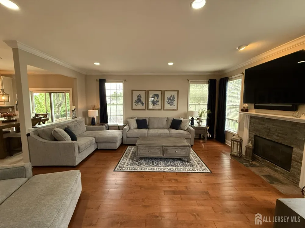 27 Mitchell Drive Monroe, NJ 08831