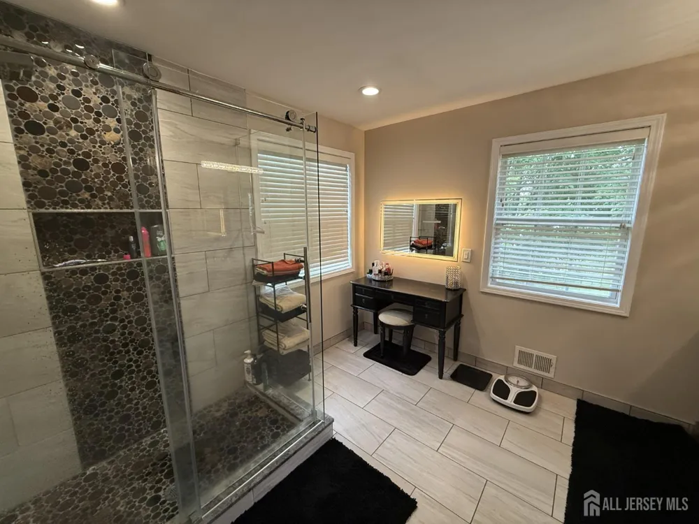 27 Mitchell Drive Monroe, NJ 08831