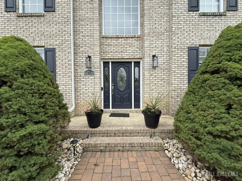 27 Mitchell Drive Monroe, NJ 08831