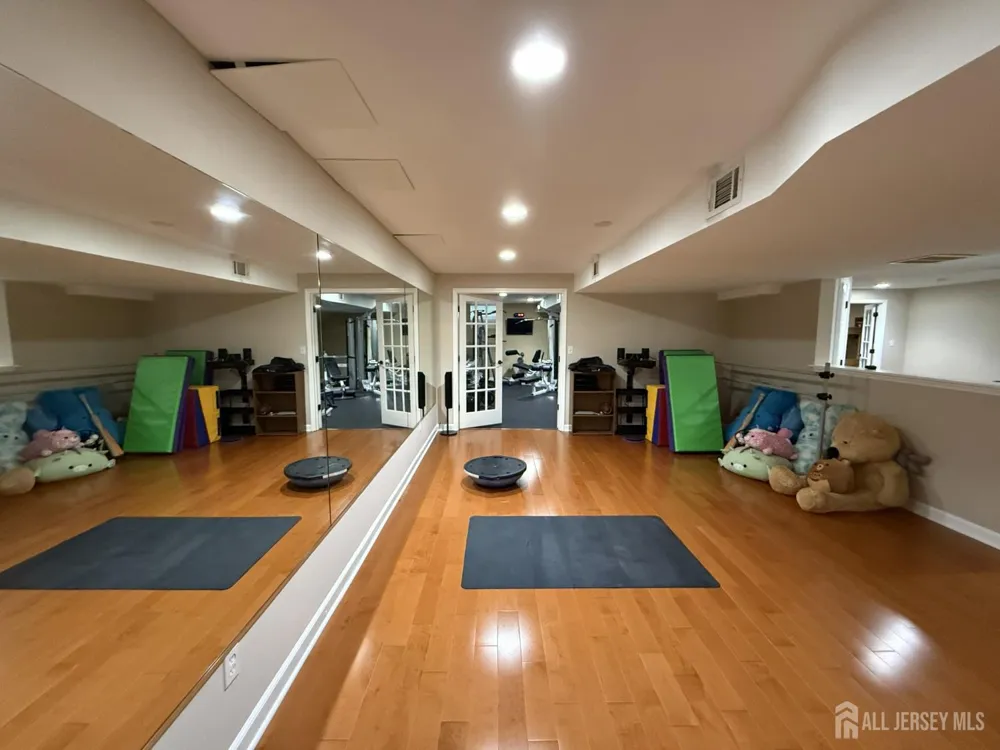 27 Mitchell Drive Monroe, NJ 08831