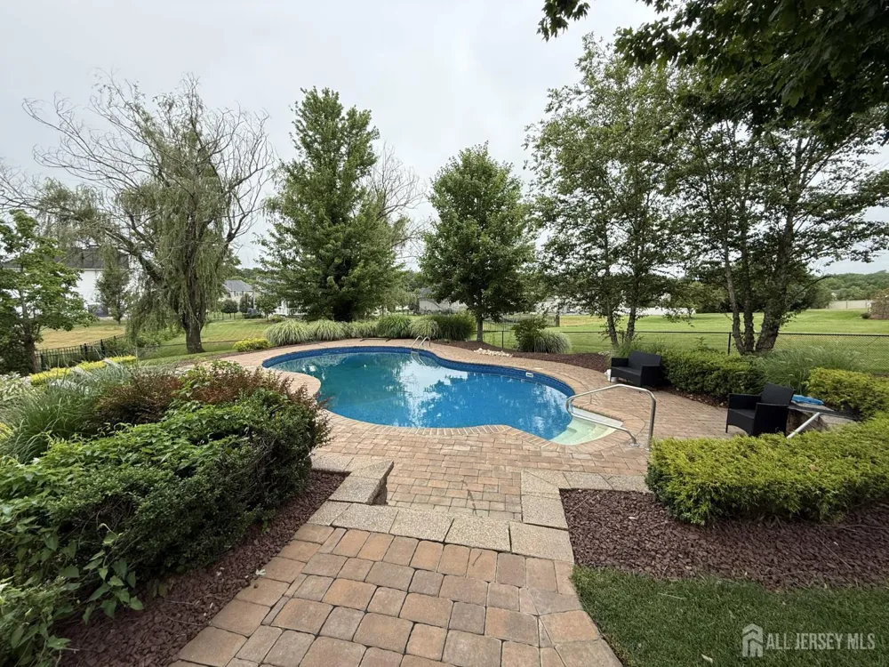 27 Mitchell Drive Monroe, NJ 08831