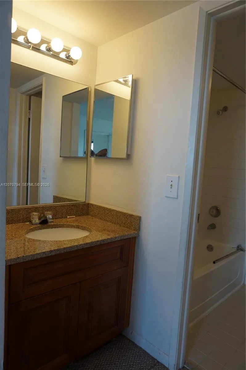 9842 Nob Hill Ln #9842/08 Sunrise, FL 33351