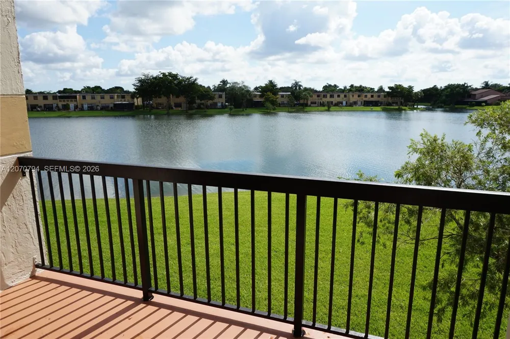 9842 Nob Hill Ln #9842/08 Sunrise, FL 33351
