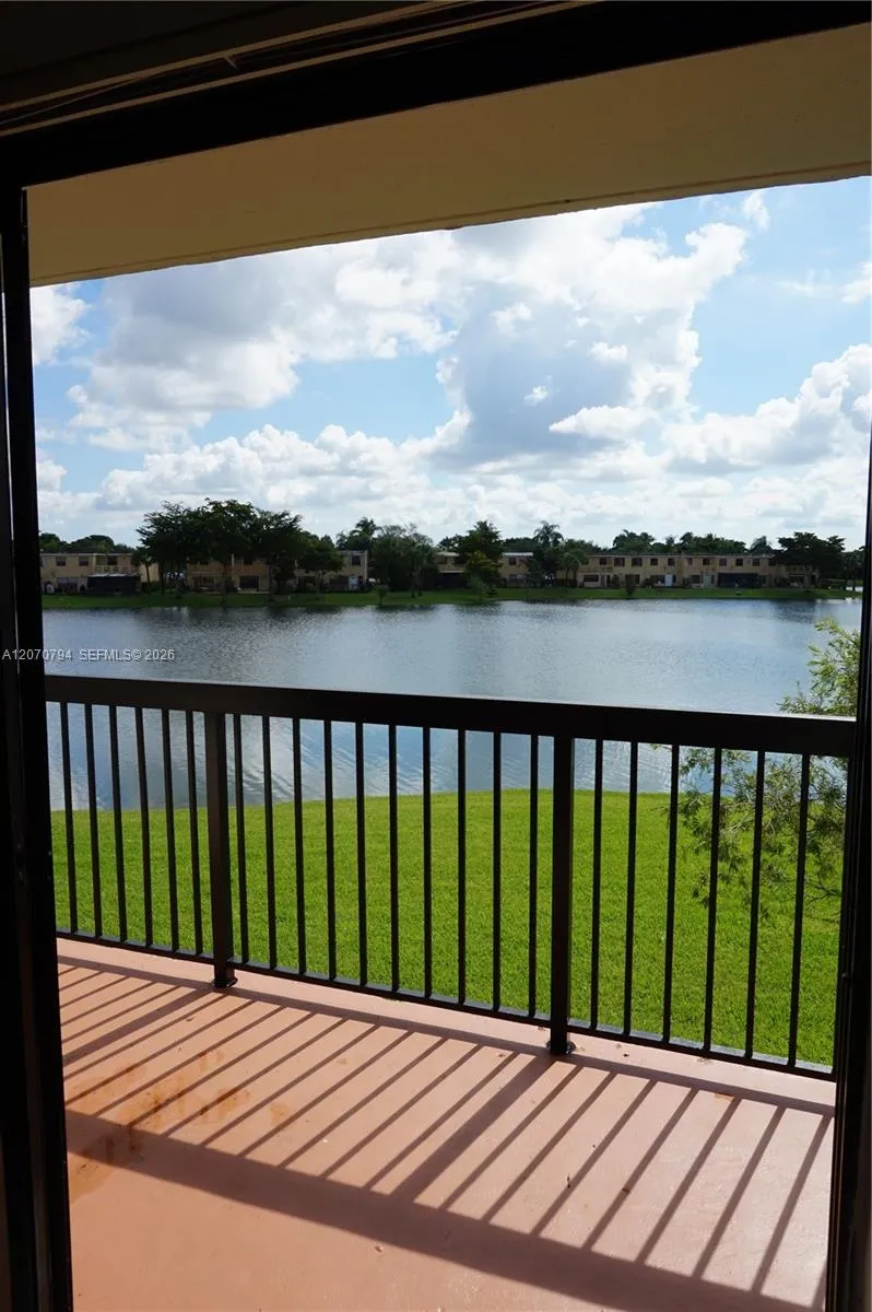9842 Nob Hill Ln #9842/08 Sunrise, FL 33351