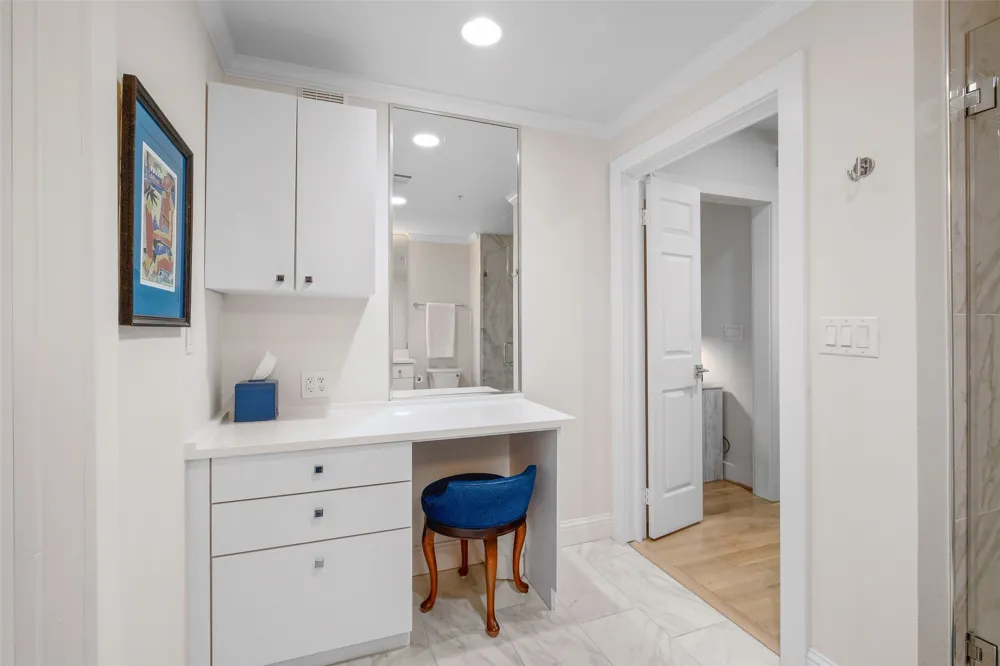 5055 Addison Circle #209 Addison, TX 75001