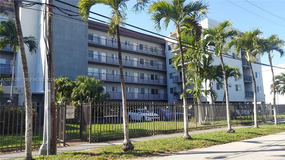 900 SW 84th Ave #301E Miami, FL 33144