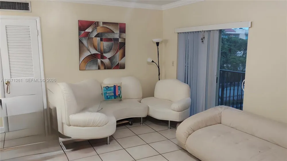 900 SW 84th Ave #301E Miami, FL 33144
