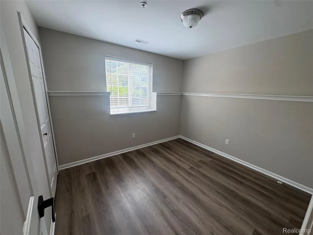 1123 Beaver Run Troy City, MI 48083