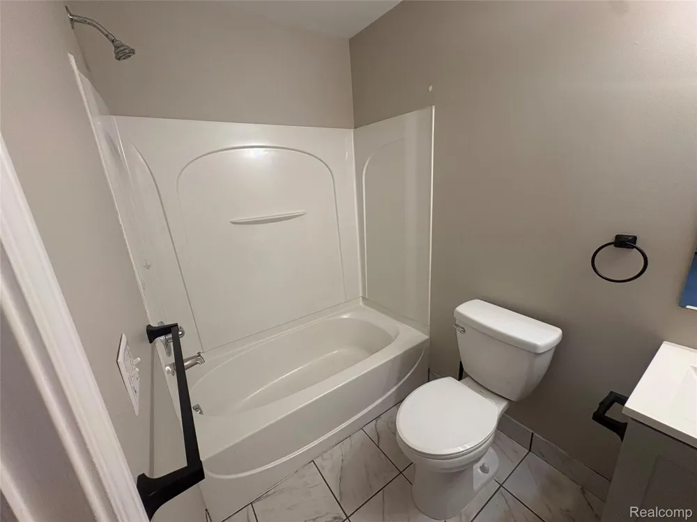 1123 Beaver Run Troy City, MI 48083