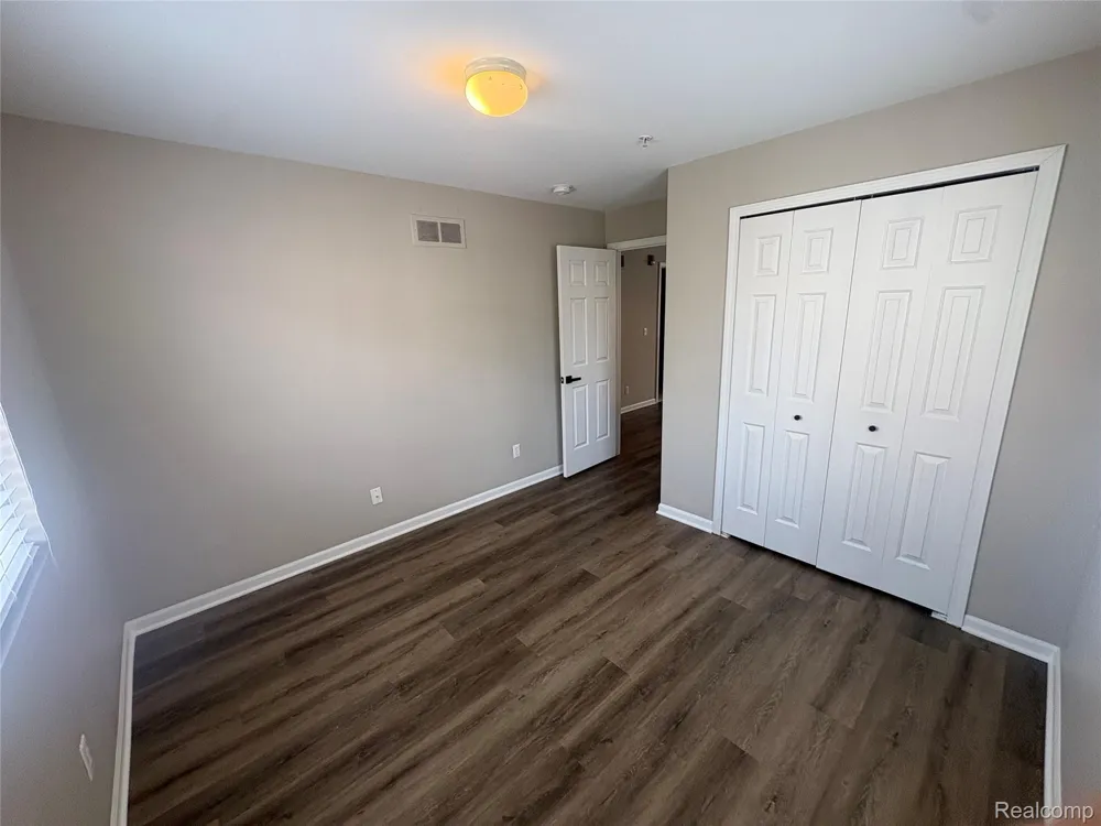 1123 Beaver Run Troy City, MI 48083