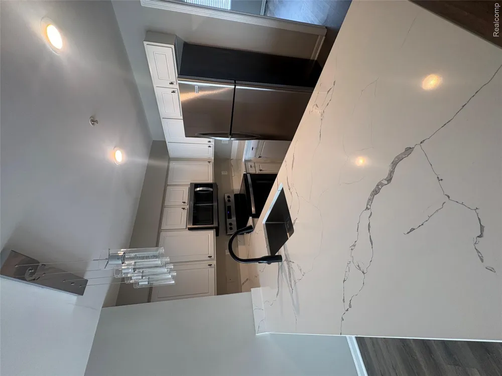 1123 Beaver Run Troy City, MI 48083