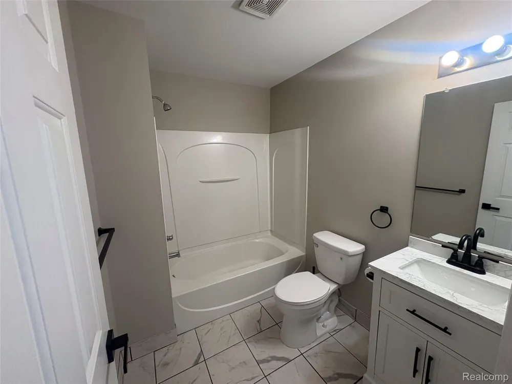 1123 Beaver Run Troy City, MI 48083