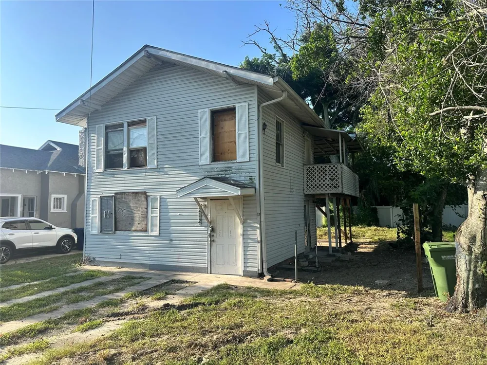 212 AVENUE F SE Winter Haven, FL 33880