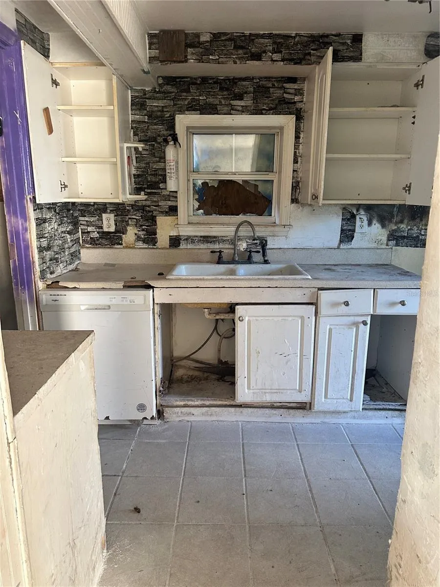212 AVENUE F SE Winter Haven, FL 33880
