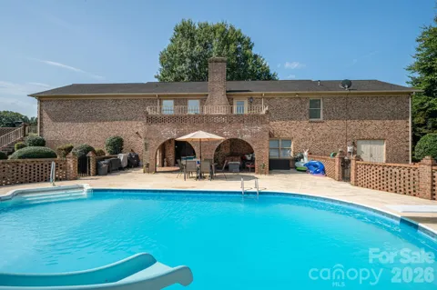1000 Country Club Drive