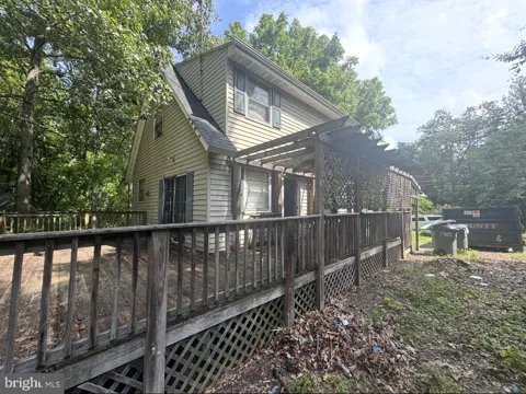 323 POPLAR DRIVE