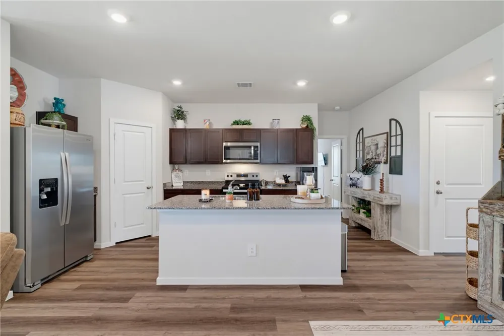 325 Doss Drive Rockdale, TX 76567