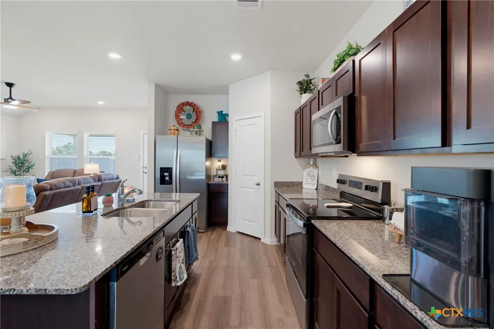 325 Doss Drive Rockdale, TX 76567
