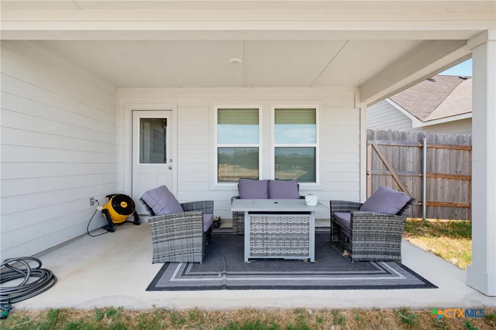 325 Doss Drive Rockdale, TX 76567