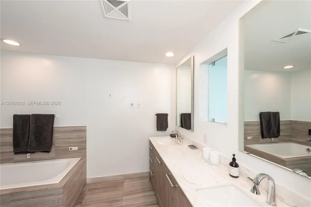 360 Ocean Dr #904S Key Biscayne, FL 33149