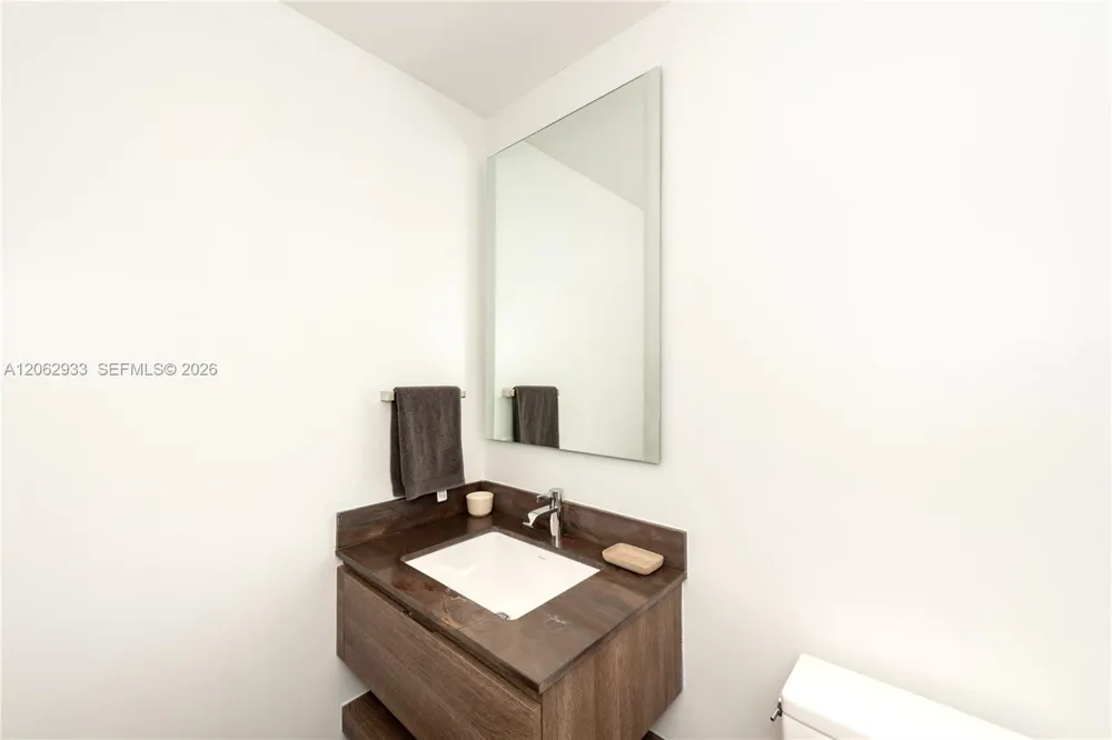 360 Ocean Dr #904S Key Biscayne, FL 33149