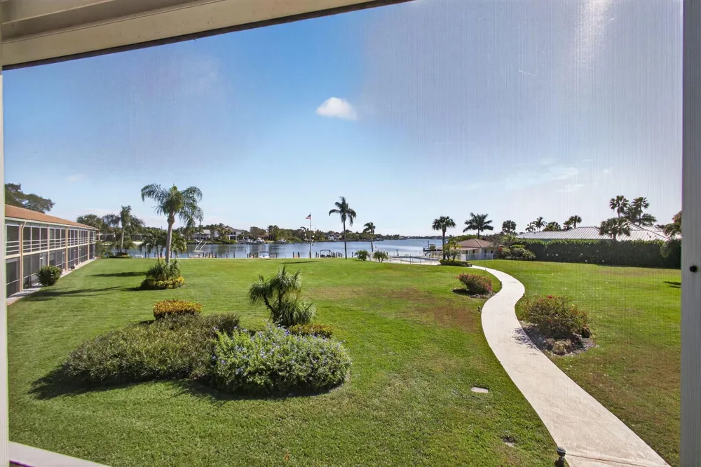 478 Tequesta Drive #204 Tequesta, FL 33469