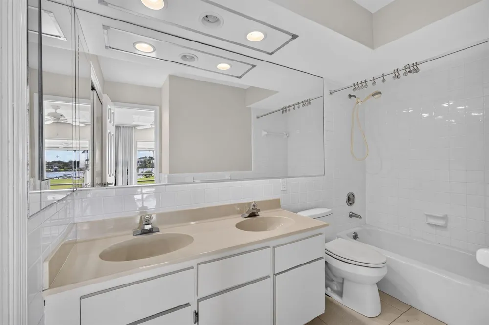 478 Tequesta Drive #204 Tequesta, FL 33469