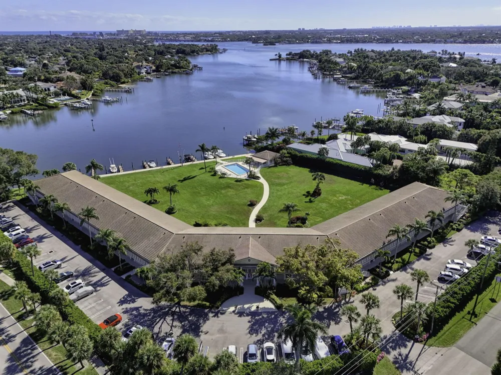478 Tequesta Drive #204 Tequesta, FL 33469