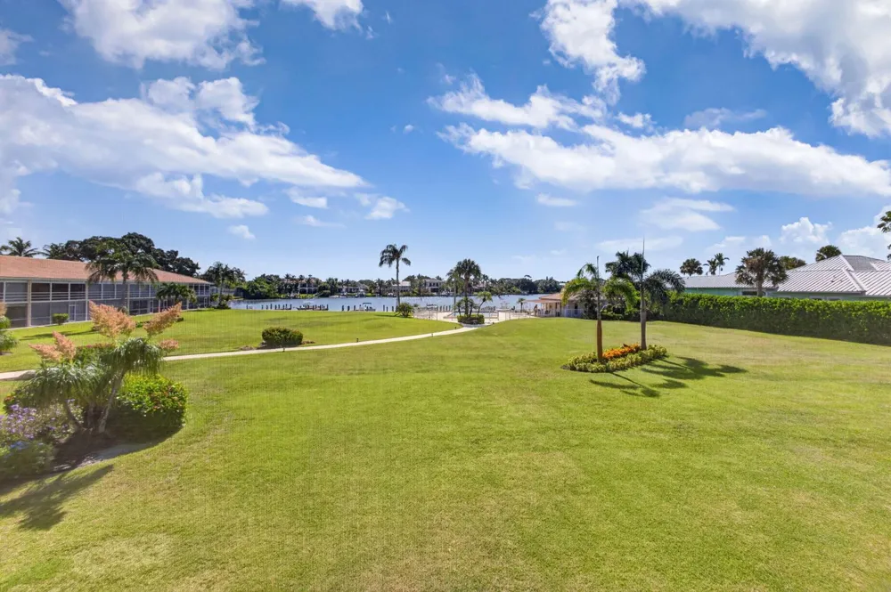 478 Tequesta Drive #204 Tequesta, FL 33469