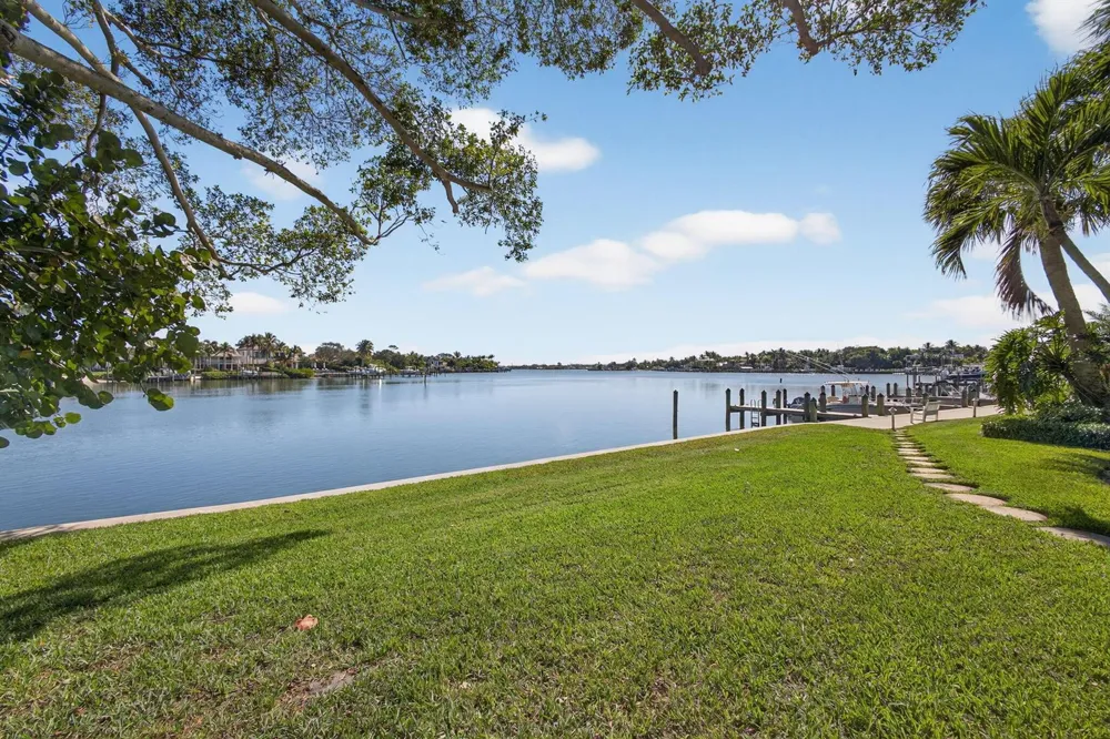 478 Tequesta Drive #204 Tequesta, FL 33469