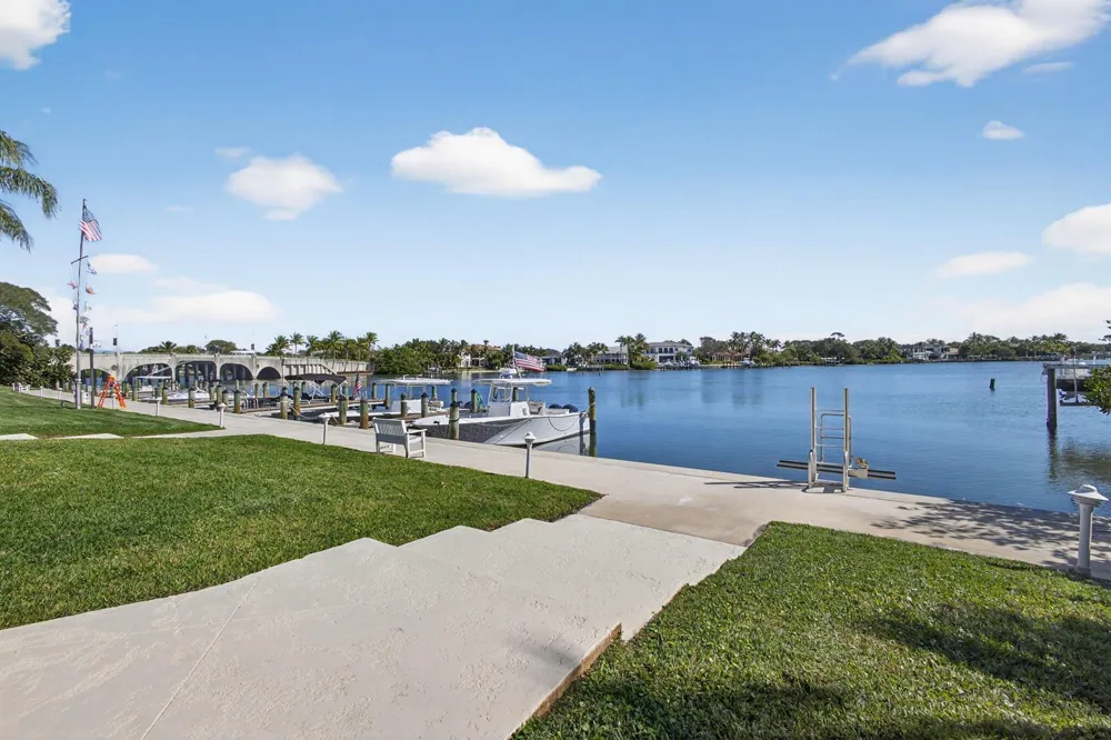 478 Tequesta Drive #204 Tequesta, FL 33469