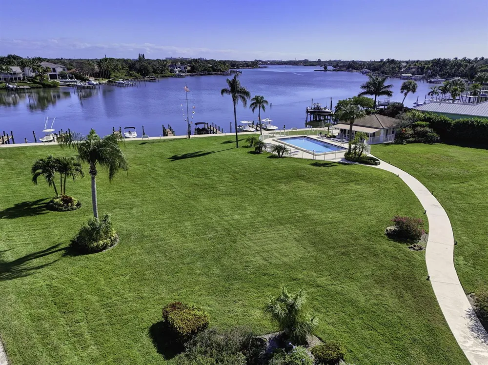 478 Tequesta Drive #204 Tequesta, FL 33469