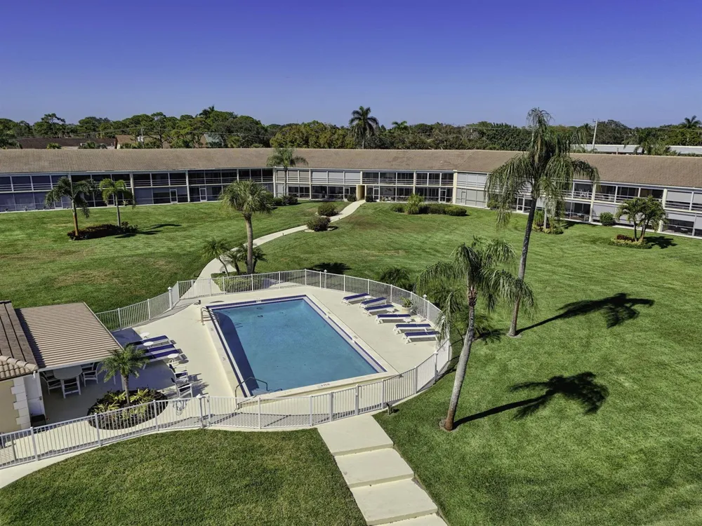 478 Tequesta Drive #204 Tequesta, FL 33469