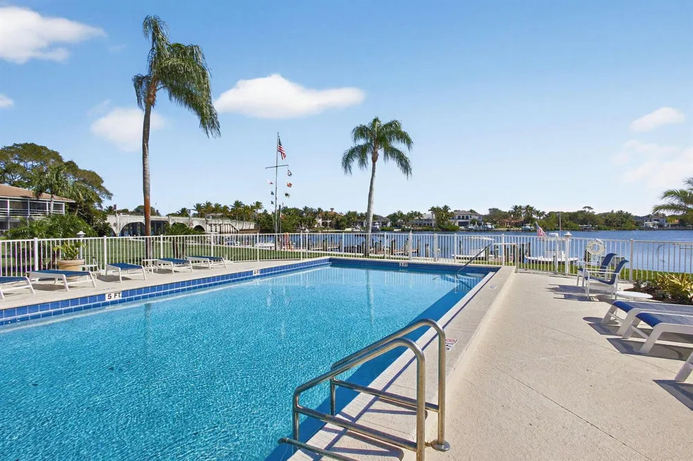 478 Tequesta Drive #204 Tequesta, FL 33469