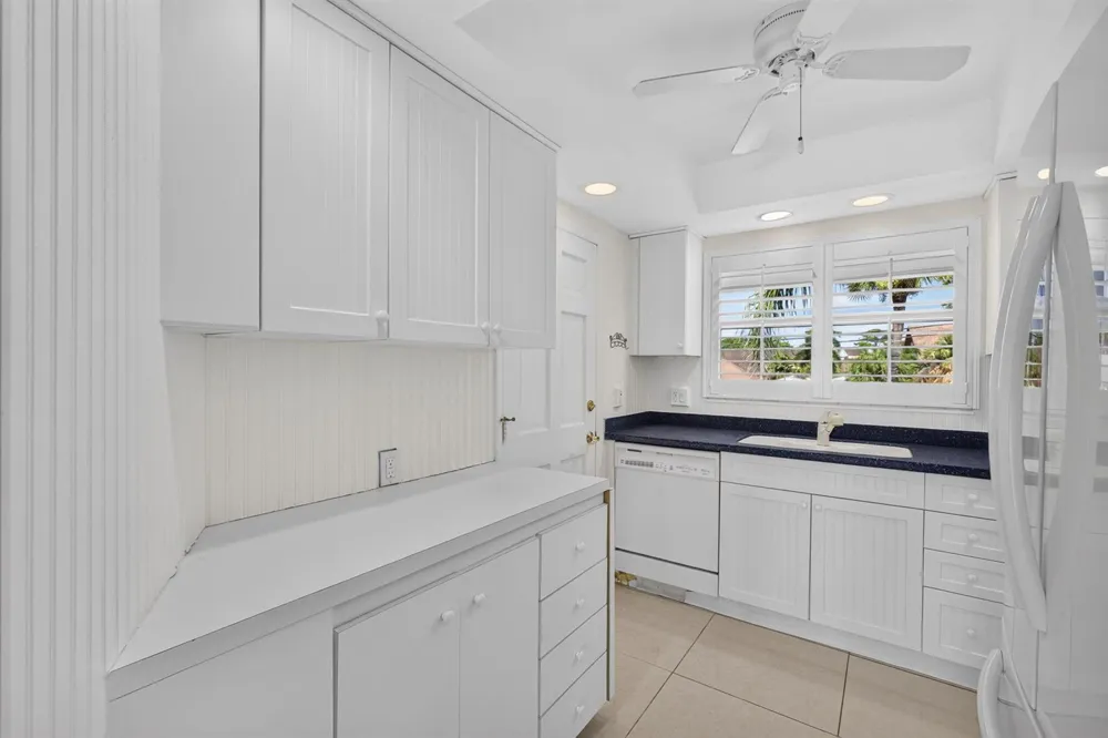 478 Tequesta Drive #204 Tequesta, FL 33469